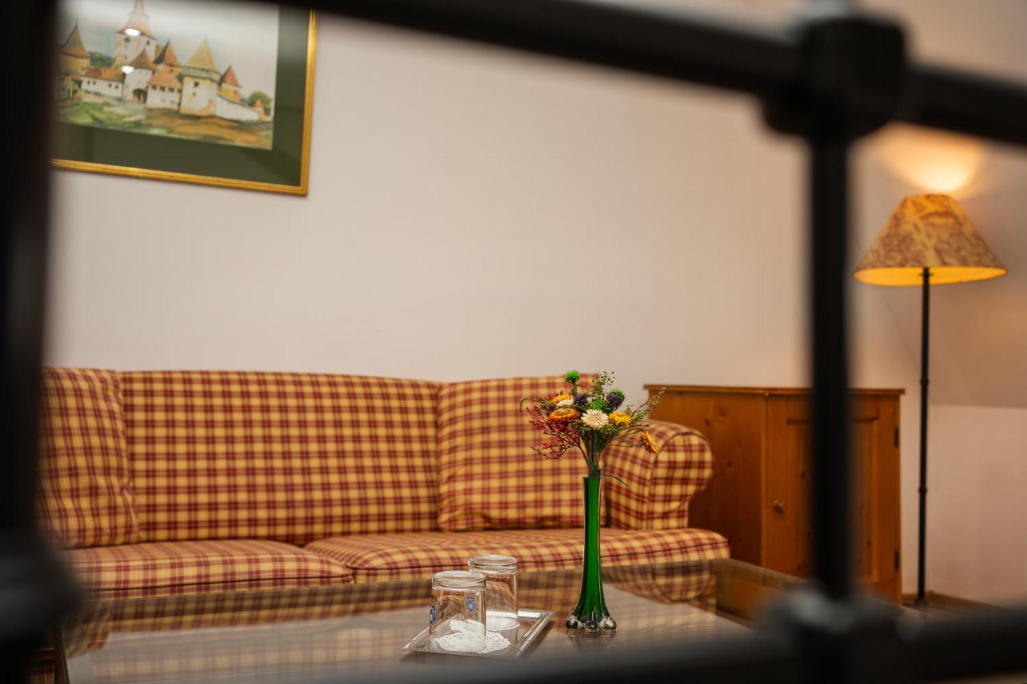 ホテル Casa Cu Cerb シギショアラ エクステリア 写真